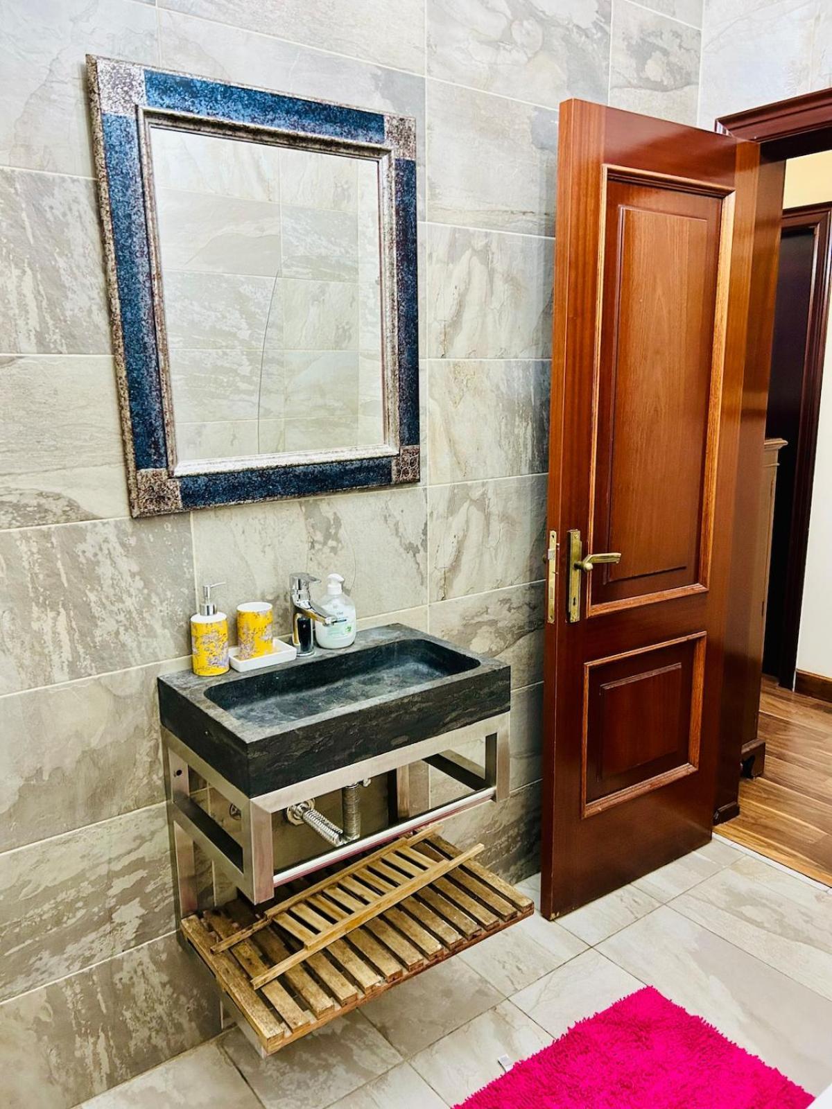 Homestay Meridian Spacious Wlk To St Julian's And Sliema Seafront, Balluta Bay